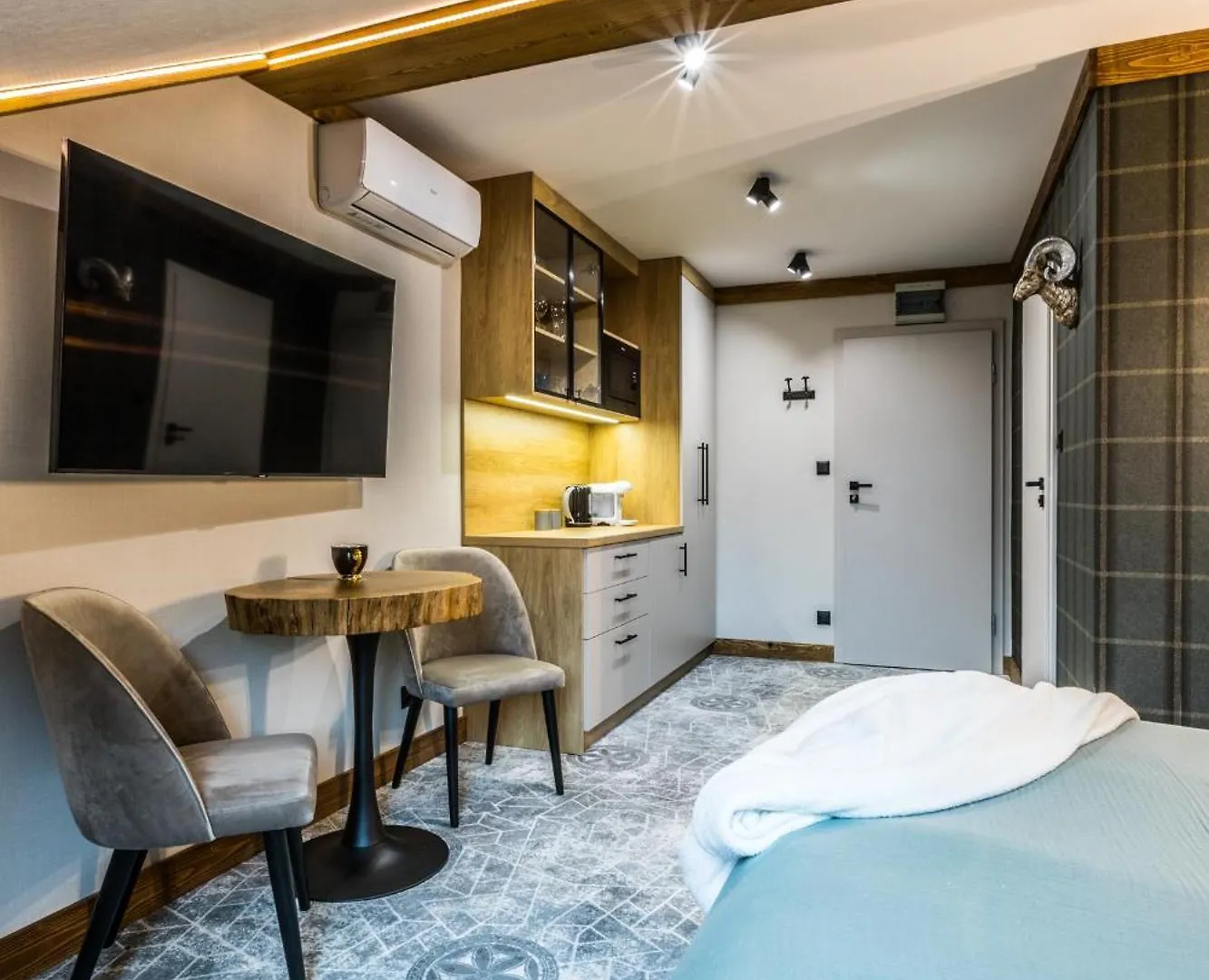 Apartamenty Forrest Krupowki ザコパネ